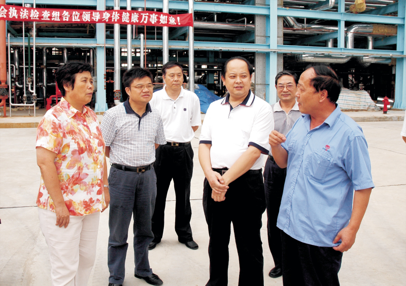 2008年9月10日，湖北省人大常委副主任蔣大國來公司，對公司《勞動合同法》實施情況進(jìn)行檢查